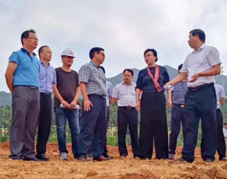 【人文動態】大余縣縣委書記曹愛珍一行考察安遠縣市民公園建設項目