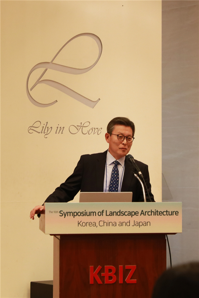 02.韓國造景學會會長Joohwan Suh先生.JPG
